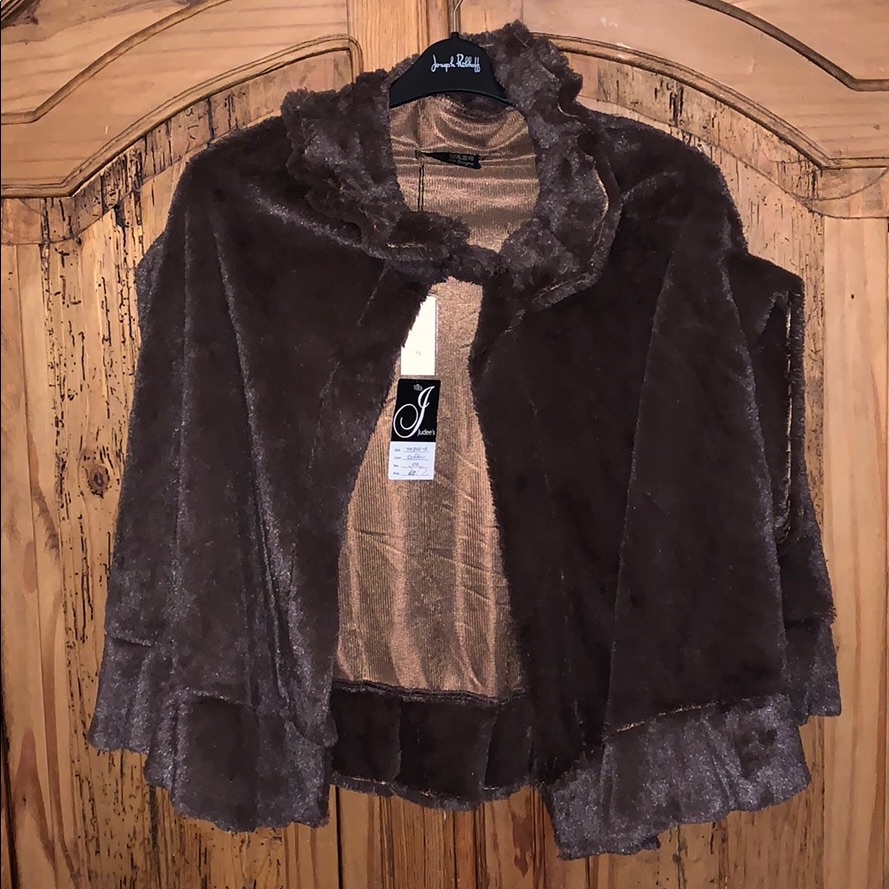 Coffee Colored Cape; One Size, 100% Acrylic New